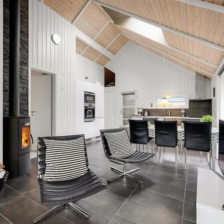 Ketilbiorn - 1-2km To The Fjord By Interhome