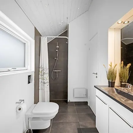 Ketilbiorn - 1-2km To The Fjord By Interhome